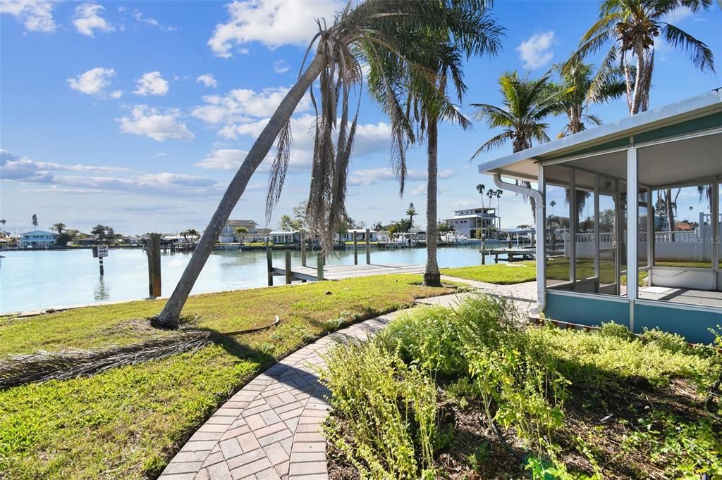 Active With Contract: $725,000 (2 beds, 1 baths, 1330 Square Feet)