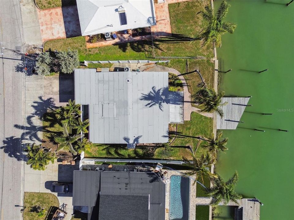 Active With Contract: $725,000 (2 beds, 1 baths, 1330 Square Feet)