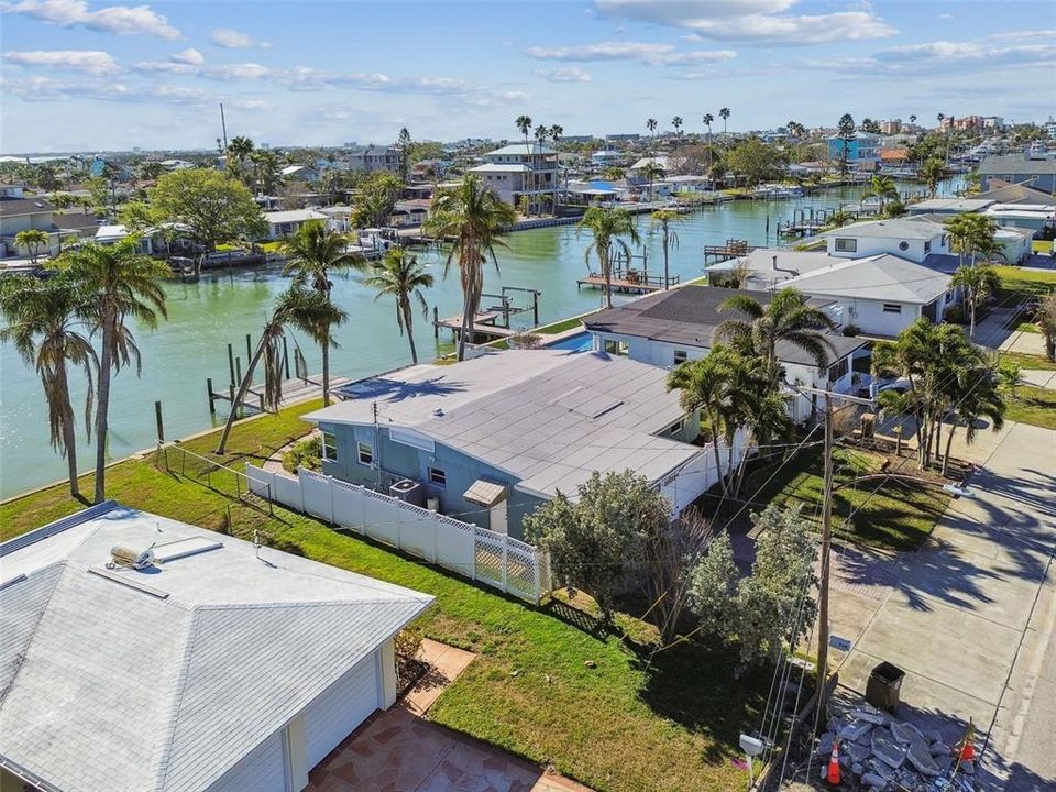 Active With Contract: $725,000 (2 beds, 1 baths, 1330 Square Feet)