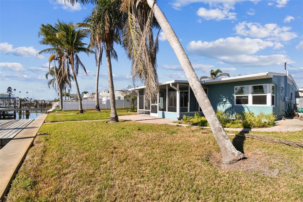 Active With Contract: $725,000 (2 beds, 1 baths, 1330 Square Feet)