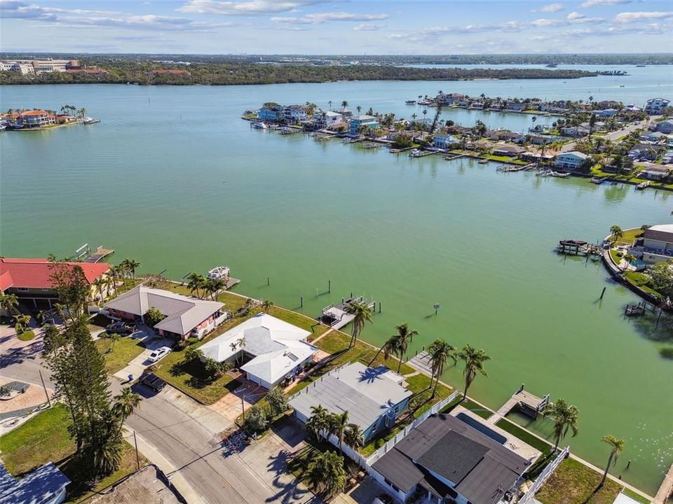 Active With Contract: $725,000 (2 beds, 1 baths, 1330 Square Feet)