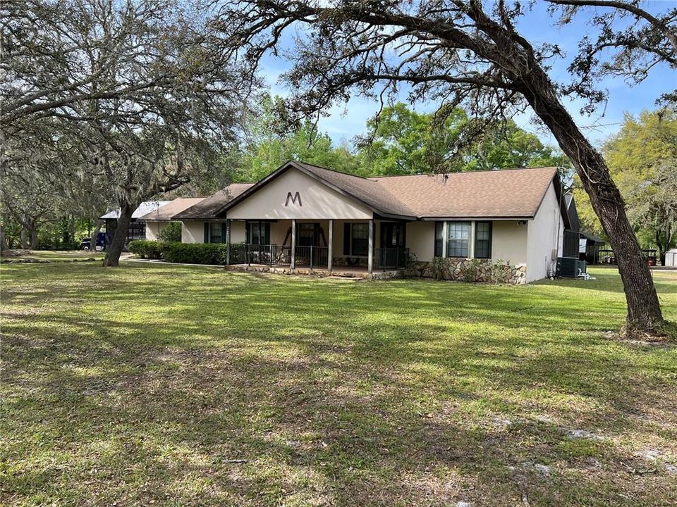 Recently Sold: $550,000 (3 beds, 2 baths, 2022 Square Feet)