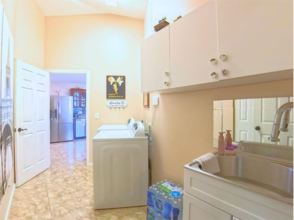 For Sale: $315,000 (3 beds, 2 baths, 1758 Square Feet)