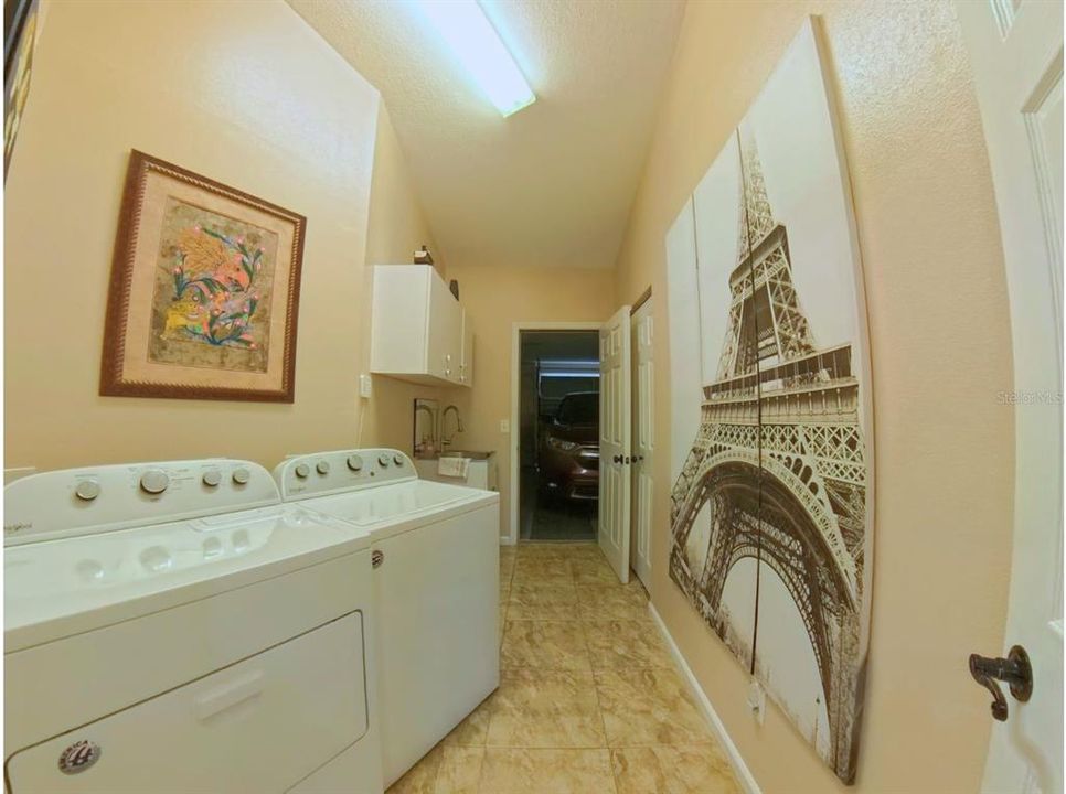 For Sale: $315,000 (3 beds, 2 baths, 1758 Square Feet)