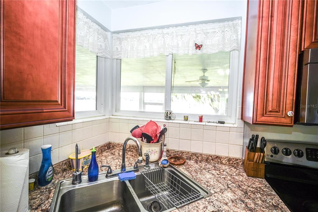 На продажу: $364,900 (3 спален, 2 ванн, 1604 Квадратных фут)