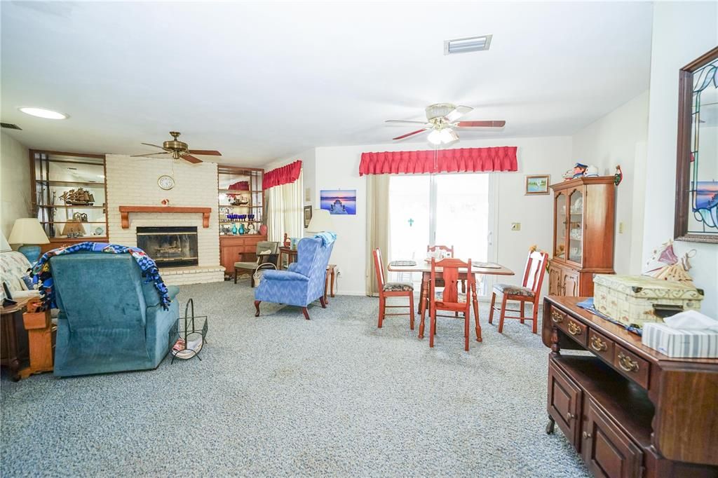 На продажу: $364,900 (3 спален, 2 ванн, 1604 Квадратных фут)