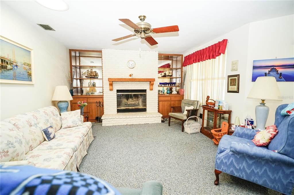 На продажу: $364,900 (3 спален, 2 ванн, 1604 Квадратных фут)