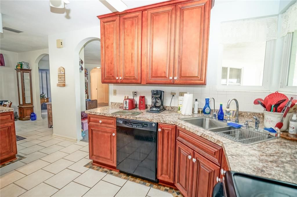 На продажу: $364,900 (3 спален, 2 ванн, 1604 Квадратных фут)