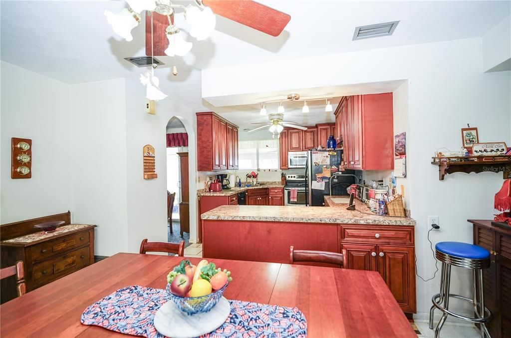 На продажу: $364,900 (3 спален, 2 ванн, 1604 Квадратных фут)