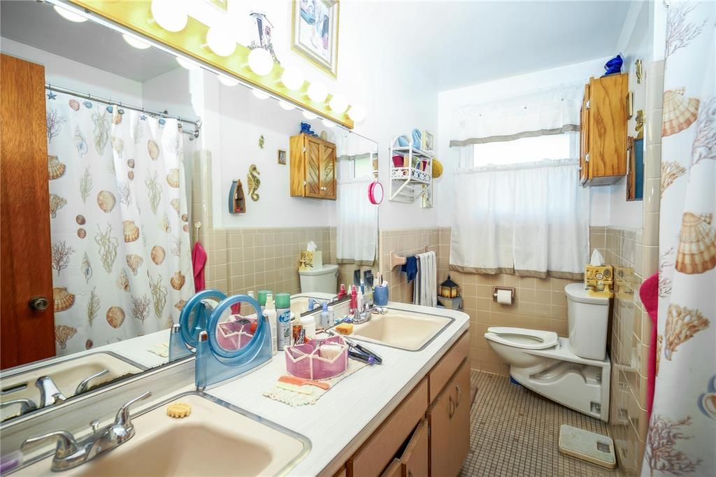 На продажу: $364,900 (3 спален, 2 ванн, 1604 Квадратных фут)