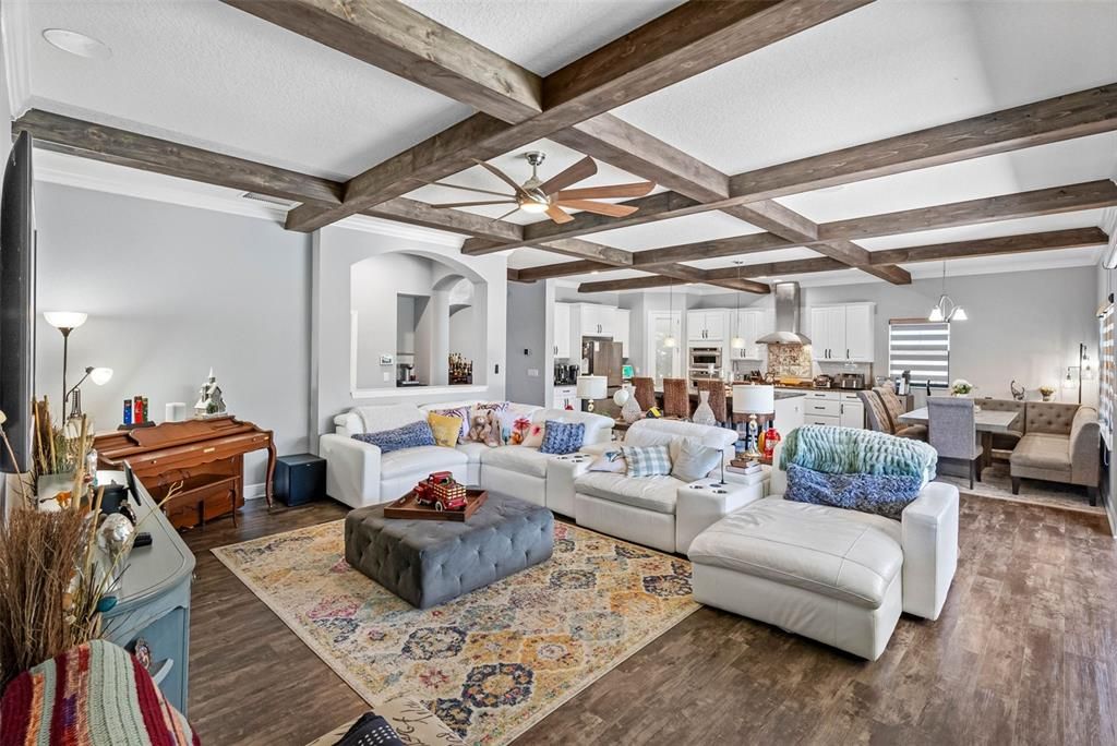 На продажу: $944,999 (5 спален, 4 ванн, 4204 Квадратных фут)