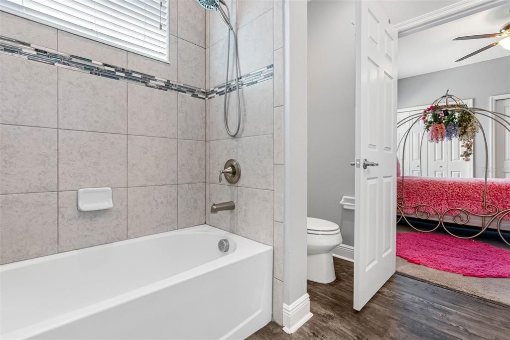 На продажу: $944,999 (5 спален, 4 ванн, 4204 Квадратных фут)