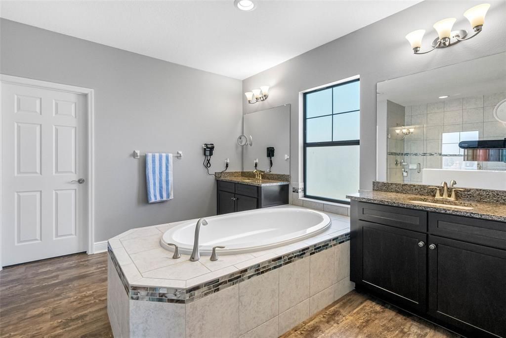 На продажу: $944,999 (5 спален, 4 ванн, 4204 Квадратных фут)