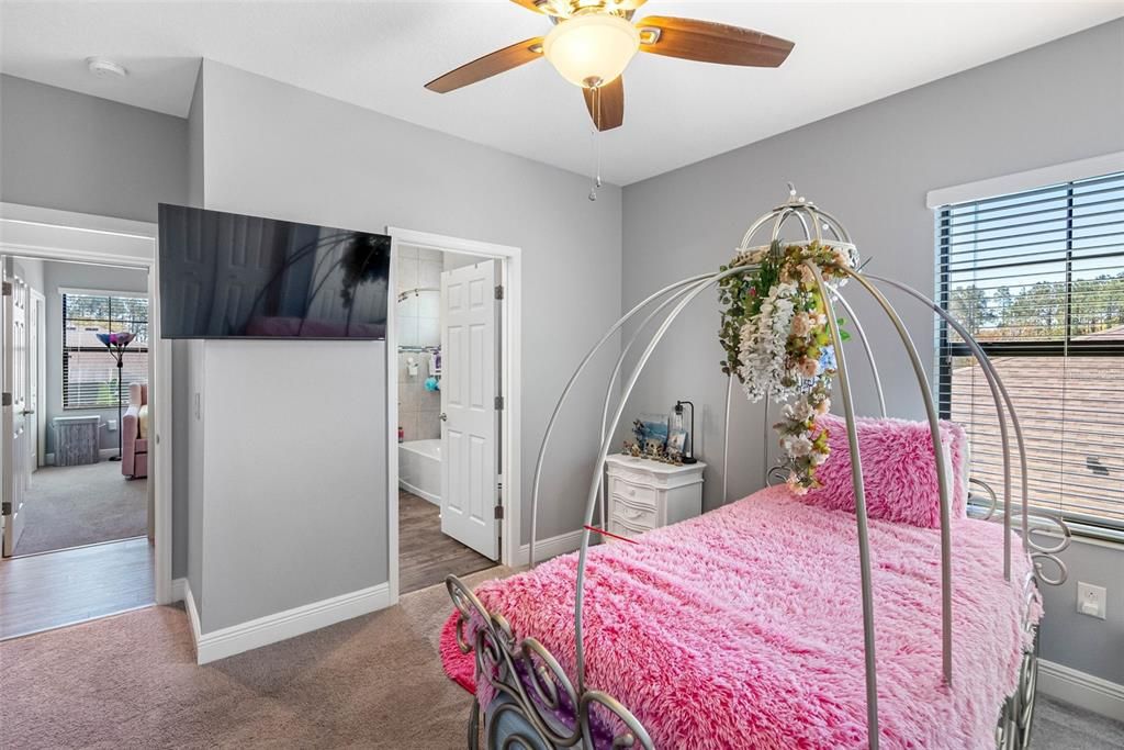 На продажу: $944,999 (5 спален, 4 ванн, 4204 Квадратных фут)