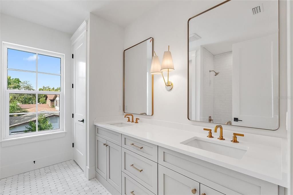 Activo con contrato: $1,725,000 (5 camas, 3 baños, 3460 Pies cuadrados)