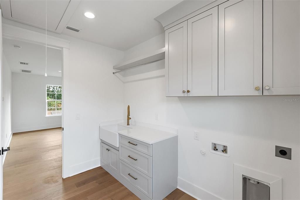 Activo con contrato: $1,725,000 (5 camas, 3 baños, 3460 Pies cuadrados)