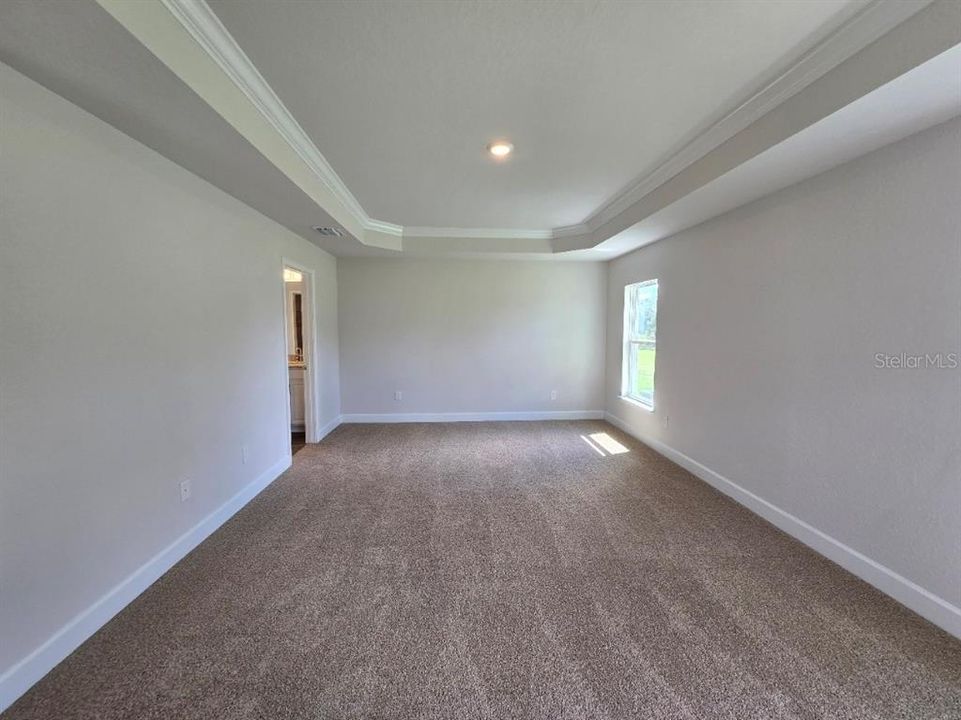 合同活跃: $313,300 (3 贝兹, 2 浴室, 1955 平方英尺)