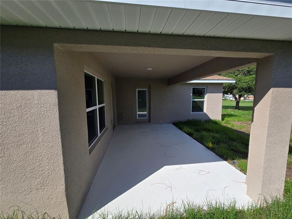 合同活跃: $313,300 (3 贝兹, 2 浴室, 1955 平方英尺)