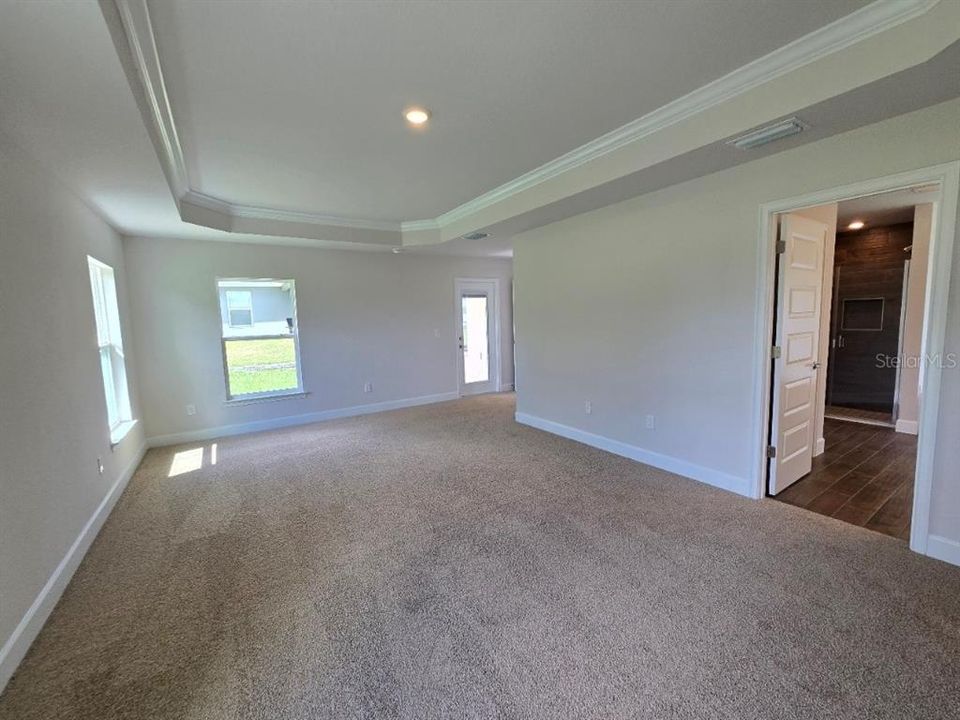 合同活跃: $313,300 (3 贝兹, 2 浴室, 1955 平方英尺)