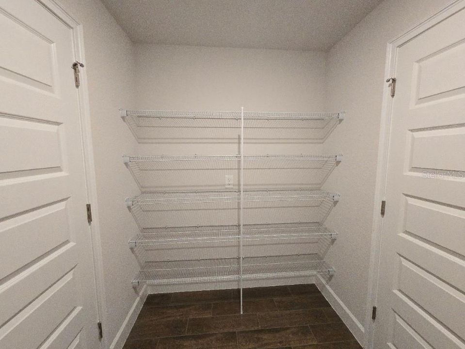 合同活跃: $313,300 (3 贝兹, 2 浴室, 1955 平方英尺)