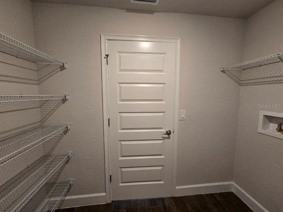 合同活跃: $313,300 (3 贝兹, 2 浴室, 1955 平方英尺)