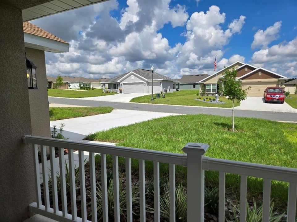 合同活跃: $313,300 (3 贝兹, 2 浴室, 1955 平方英尺)