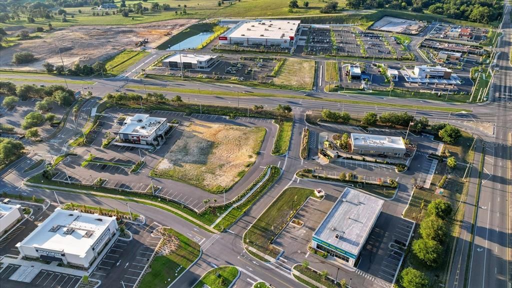 合同活跃: $313,300 (3 贝兹, 2 浴室, 1955 平方英尺)