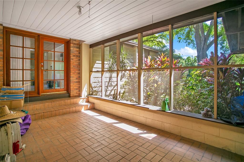 For Sale: $515,000 (4 beds, 2 baths, 1736 Square Feet)