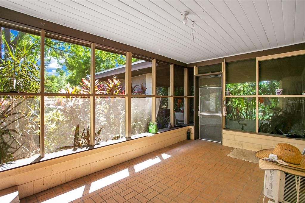 For Sale: $515,000 (4 beds, 2 baths, 1736 Square Feet)