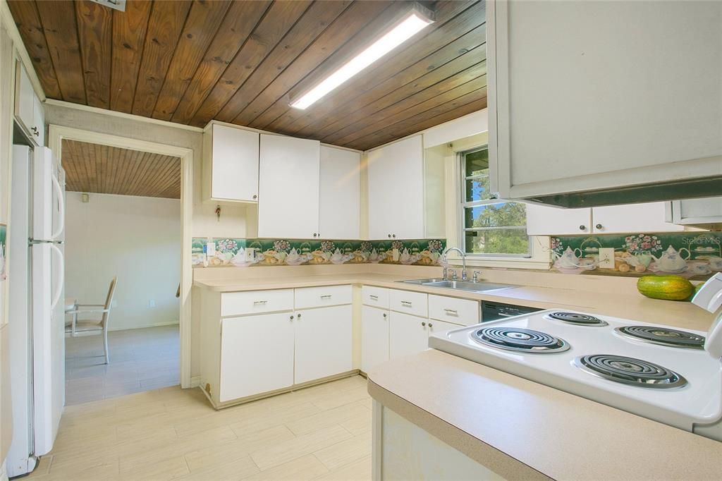 For Sale: $515,000 (4 beds, 2 baths, 1736 Square Feet)