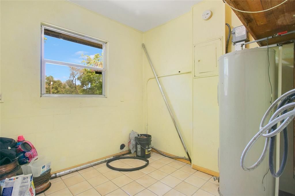 For Sale: $515,000 (4 beds, 2 baths, 1736 Square Feet)