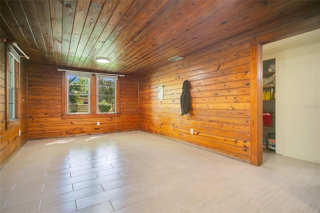 For Sale: $515,000 (4 beds, 2 baths, 1736 Square Feet)