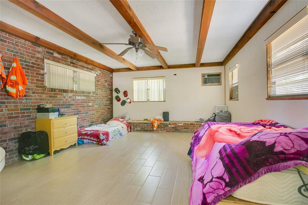 For Sale: $515,000 (4 beds, 2 baths, 1736 Square Feet)