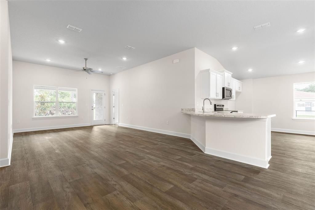 Activo con contrato: $295,000 (3 camas, 2 baños, 1505 Pies cuadrados)