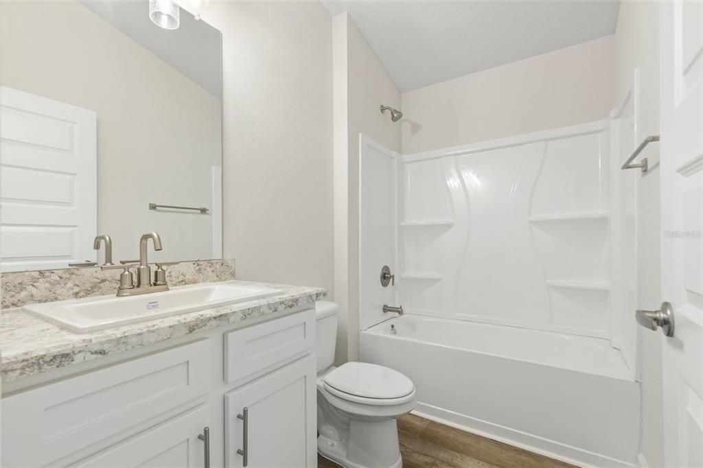 Activo con contrato: $295,000 (3 camas, 2 baños, 1505 Pies cuadrados)