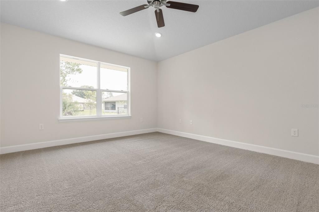 Activo con contrato: $295,000 (3 camas, 2 baños, 1505 Pies cuadrados)