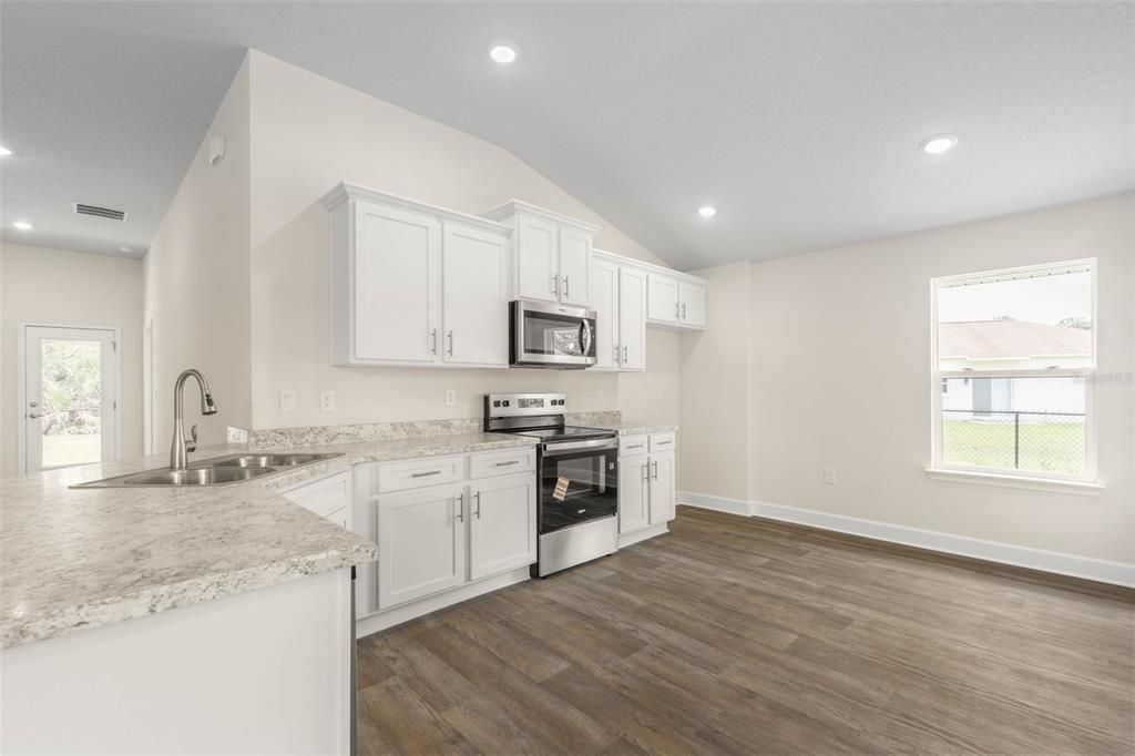 Activo con contrato: $295,000 (3 camas, 2 baños, 1505 Pies cuadrados)