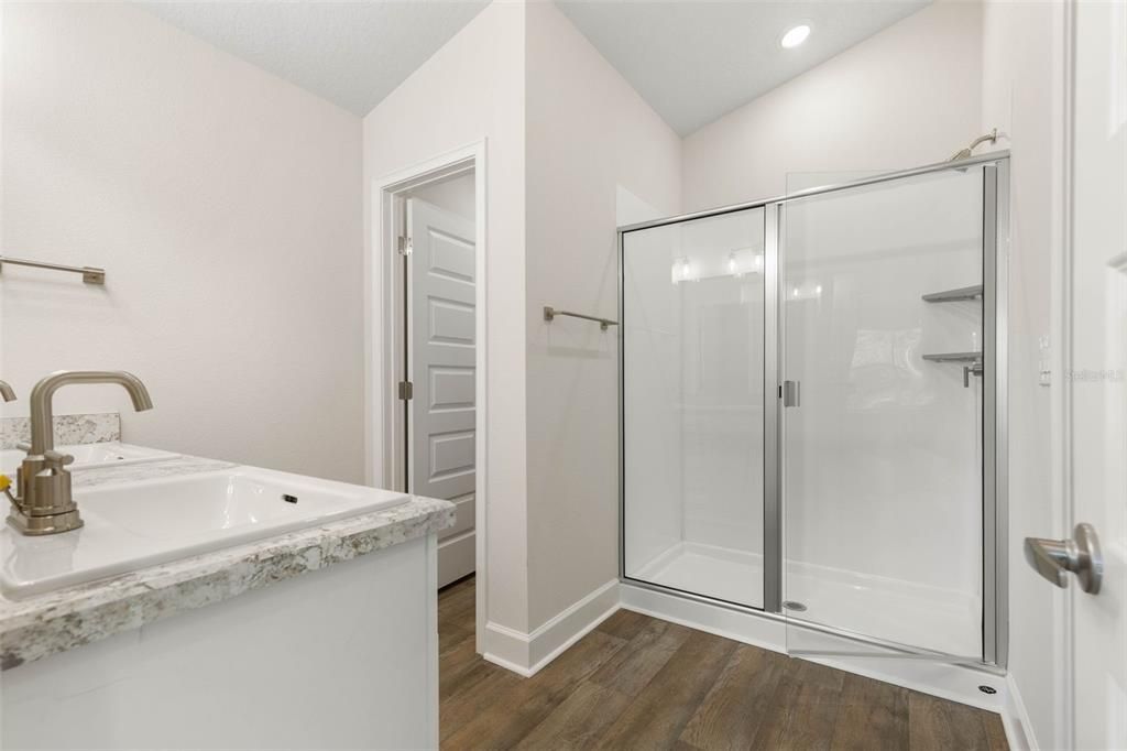 Activo con contrato: $295,000 (3 camas, 2 baños, 1505 Pies cuadrados)