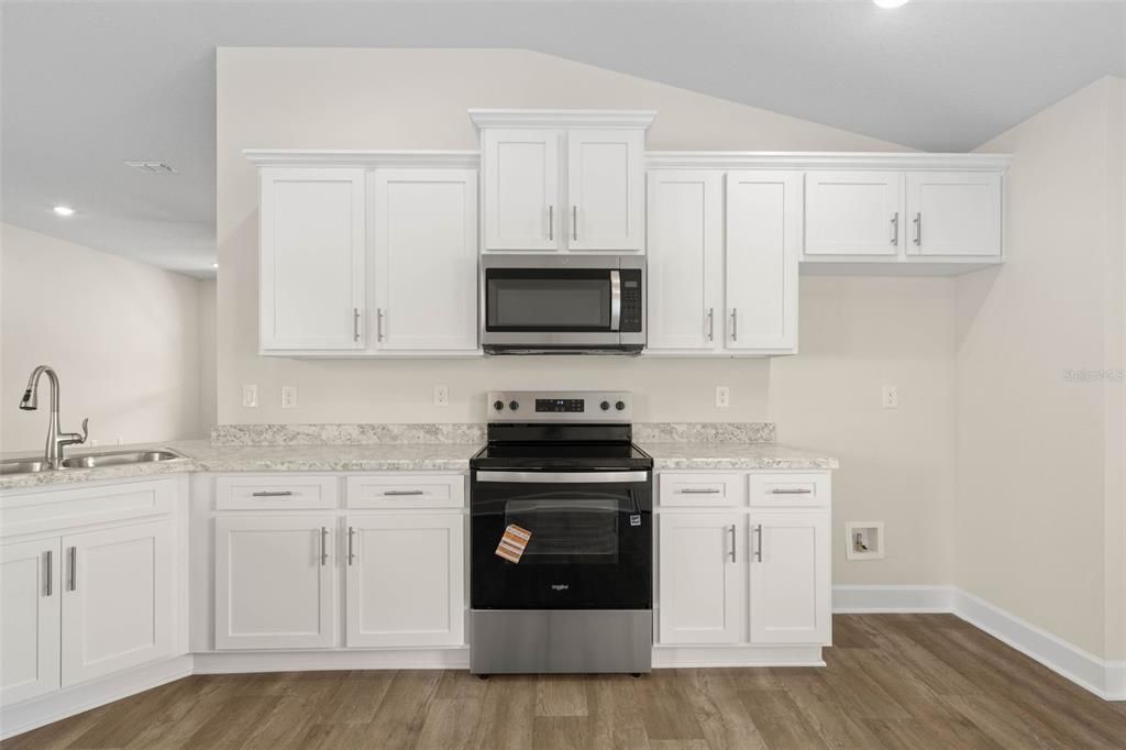 Activo con contrato: $295,000 (3 camas, 2 baños, 1505 Pies cuadrados)