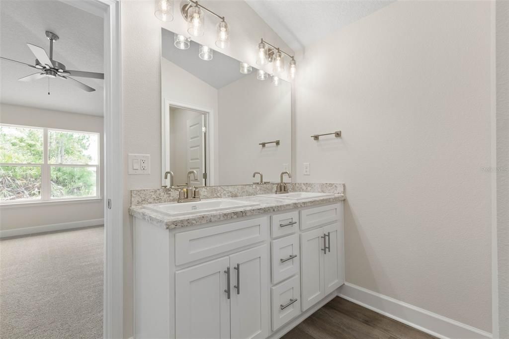 Activo con contrato: $295,000 (3 camas, 2 baños, 1505 Pies cuadrados)