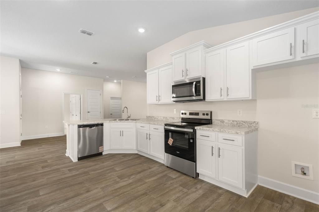 Activo con contrato: $295,000 (3 camas, 2 baños, 1505 Pies cuadrados)