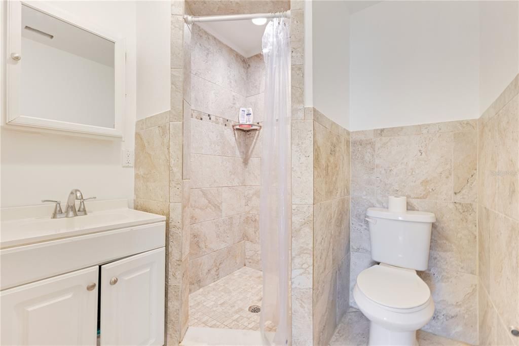 En Venta: $990,000 (4 camas, 2 baños, 2077 Pies cuadrados)