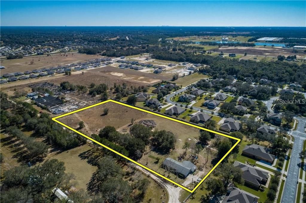 En Venta: $990,000 (4 camas, 2 baños, 2077 Pies cuadrados)