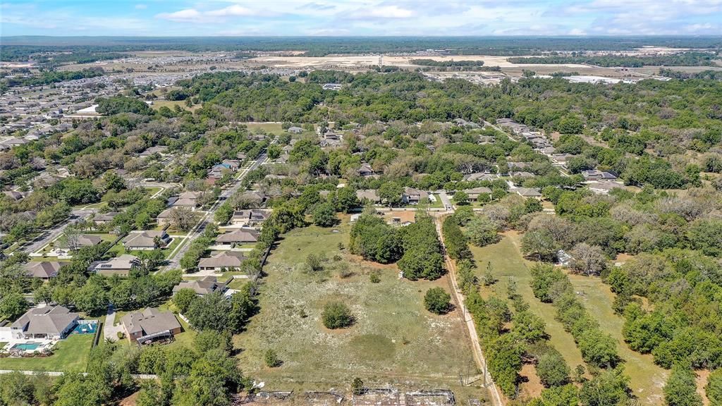 En Venta: $990,000 (4 camas, 2 baños, 2077 Pies cuadrados)