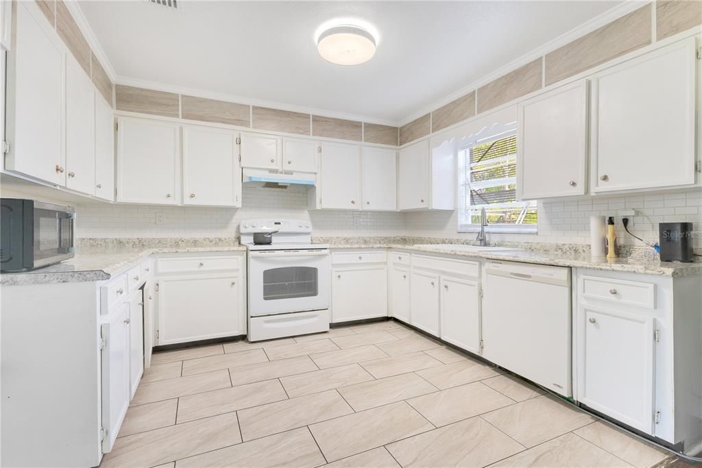 En Venta: $990,000 (4 camas, 2 baños, 2077 Pies cuadrados)