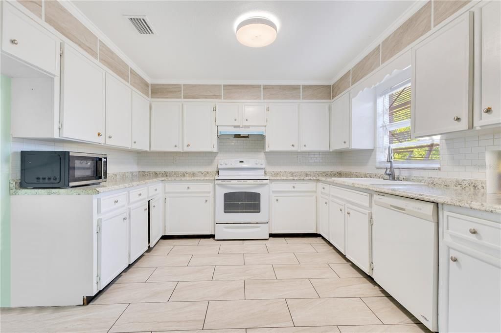 En Venta: $990,000 (4 camas, 2 baños, 2077 Pies cuadrados)