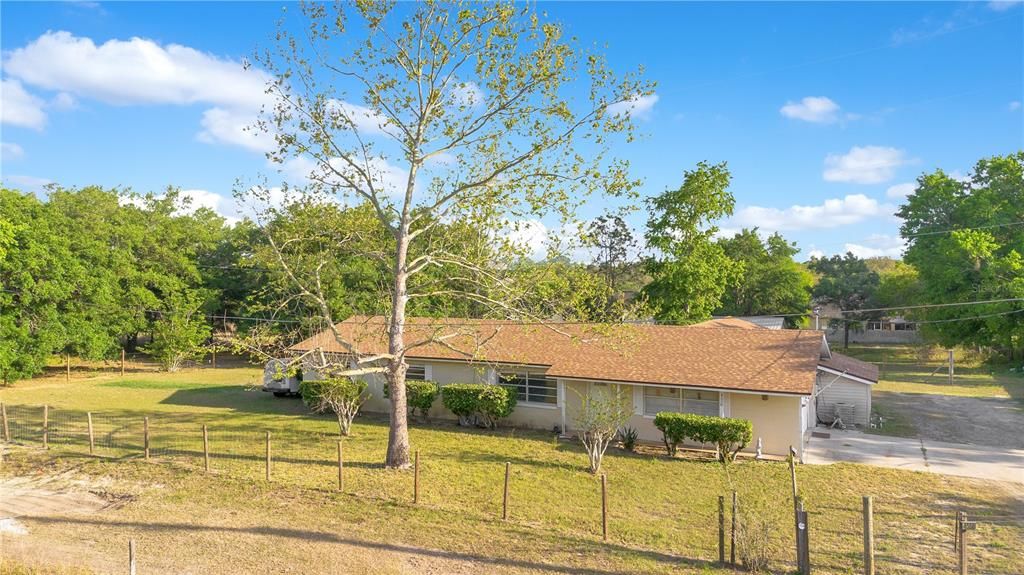 En Venta: $990,000 (4 camas, 2 baños, 2077 Pies cuadrados)