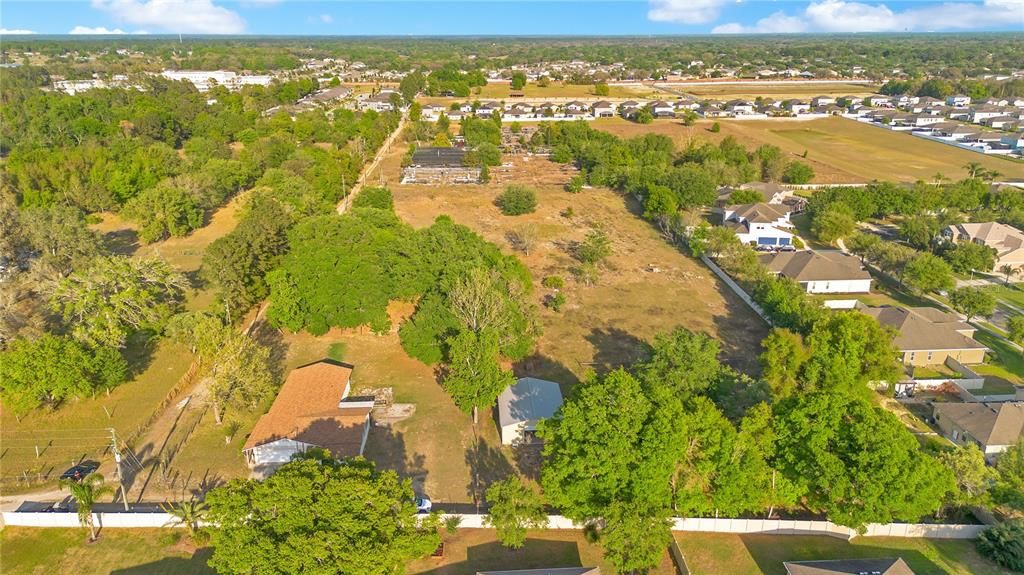 En Venta: $990,000 (4 camas, 2 baños, 2077 Pies cuadrados)