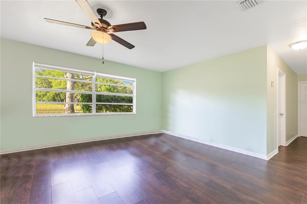 En Venta: $990,000 (4 camas, 2 baños, 2077 Pies cuadrados)