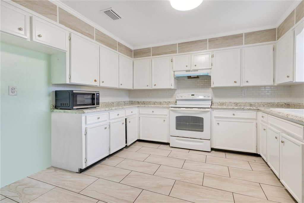 En Venta: $990,000 (4 camas, 2 baños, 2077 Pies cuadrados)